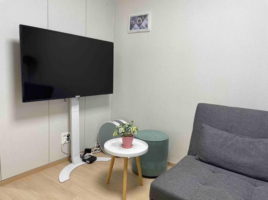 THE SHARE Myeongdong High-rise Floor & Free GYM #Subway station 3min #Myeongdong 10min - 2