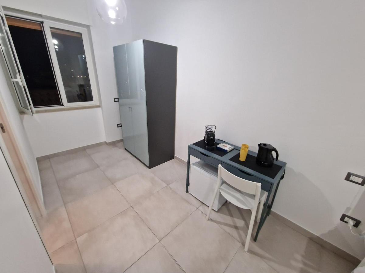 Neapolitan Skyscraper Suites - 3