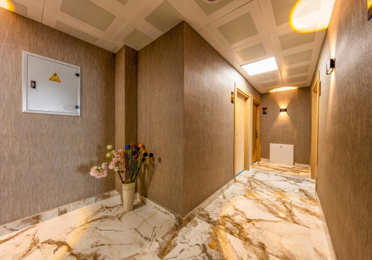 The Business Class Hotel - 3