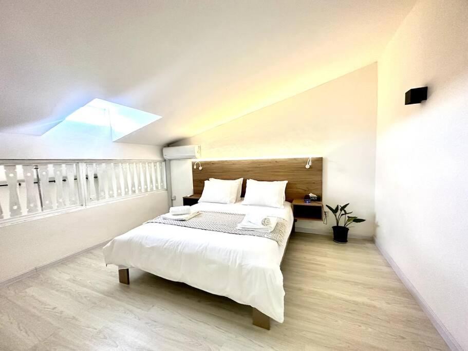 3 Bedroom Beachside apartment - 30 Secs from beach - 5