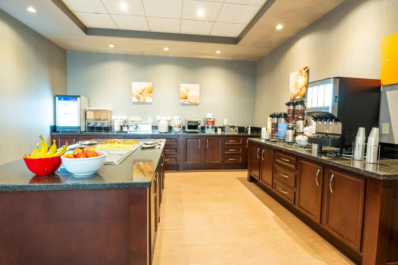 Comfort Inn & Conference Centre Toronto Airport photo
