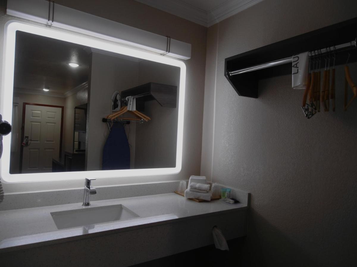 Americas Best Value Inn-Rialto — photo 11