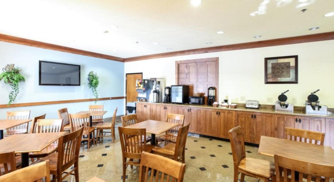 Mountain Inn & Suites Airport - Hendersonville — photo 5