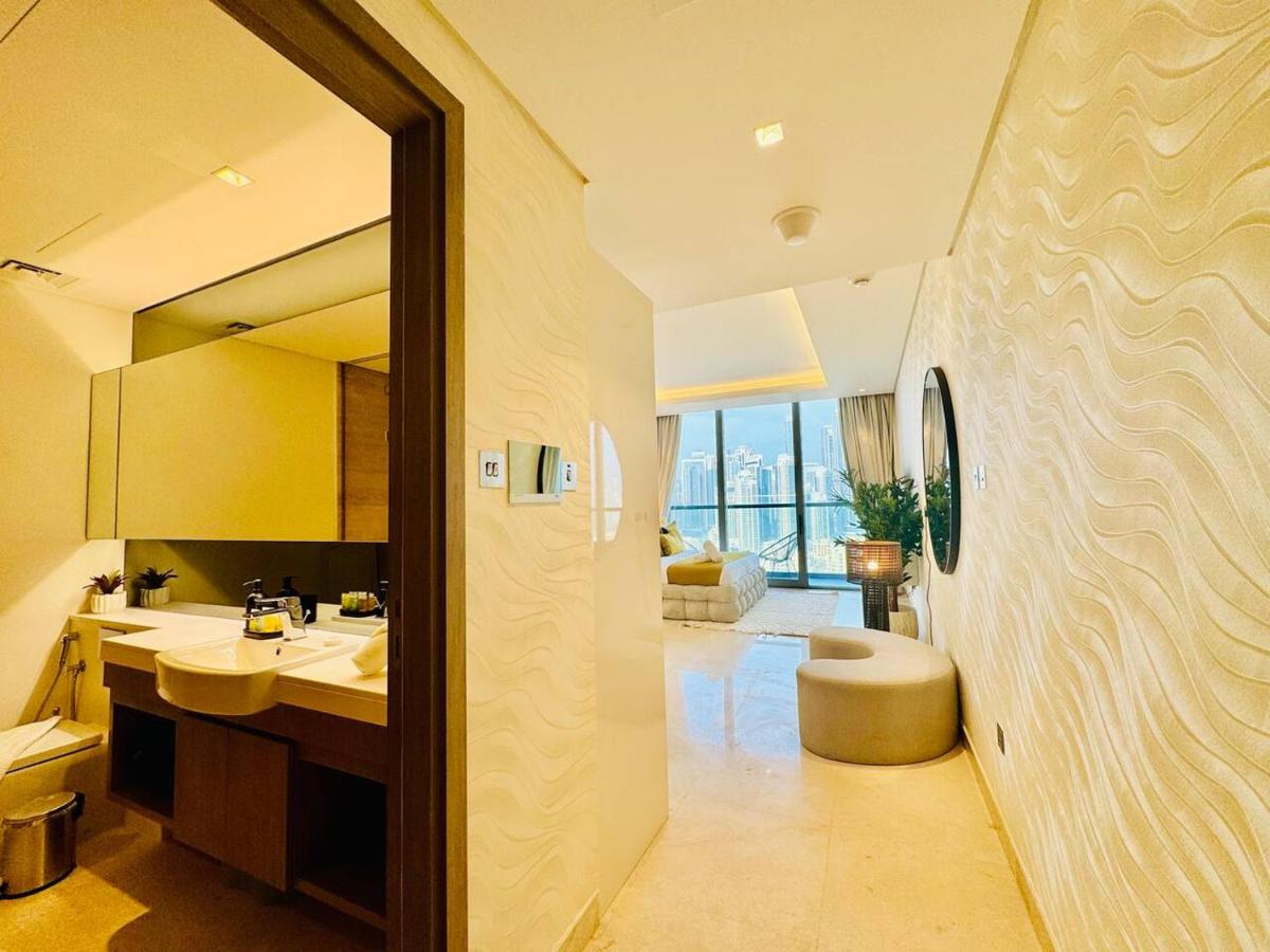 Chic Studio with Burj Views at Sterling by Omniyat - 3