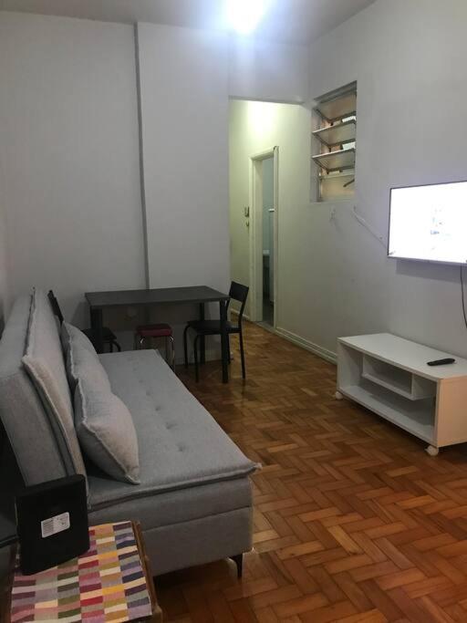 Charmoso quarto sala Ipanema