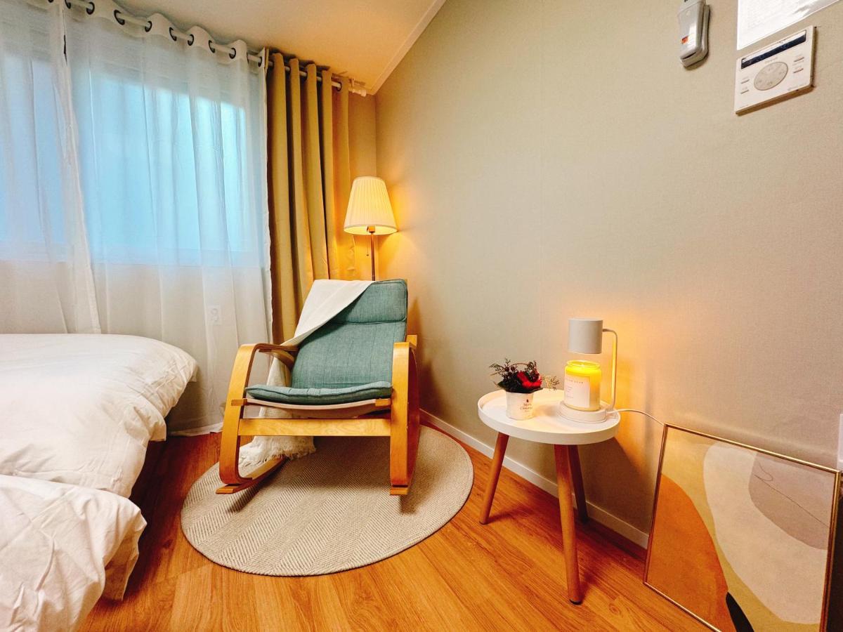 Digital media city 1 stop from Hongdae - 2