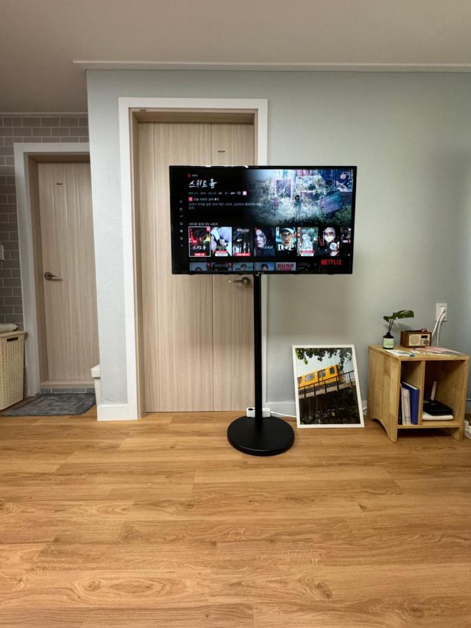 Digital media city 1 stop from Hongdae - 5