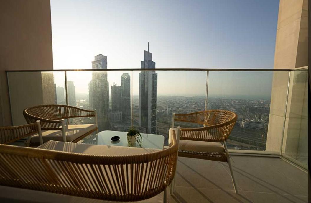 Oraya - Chic 2BR Apt in Downtown Dubai With City Views