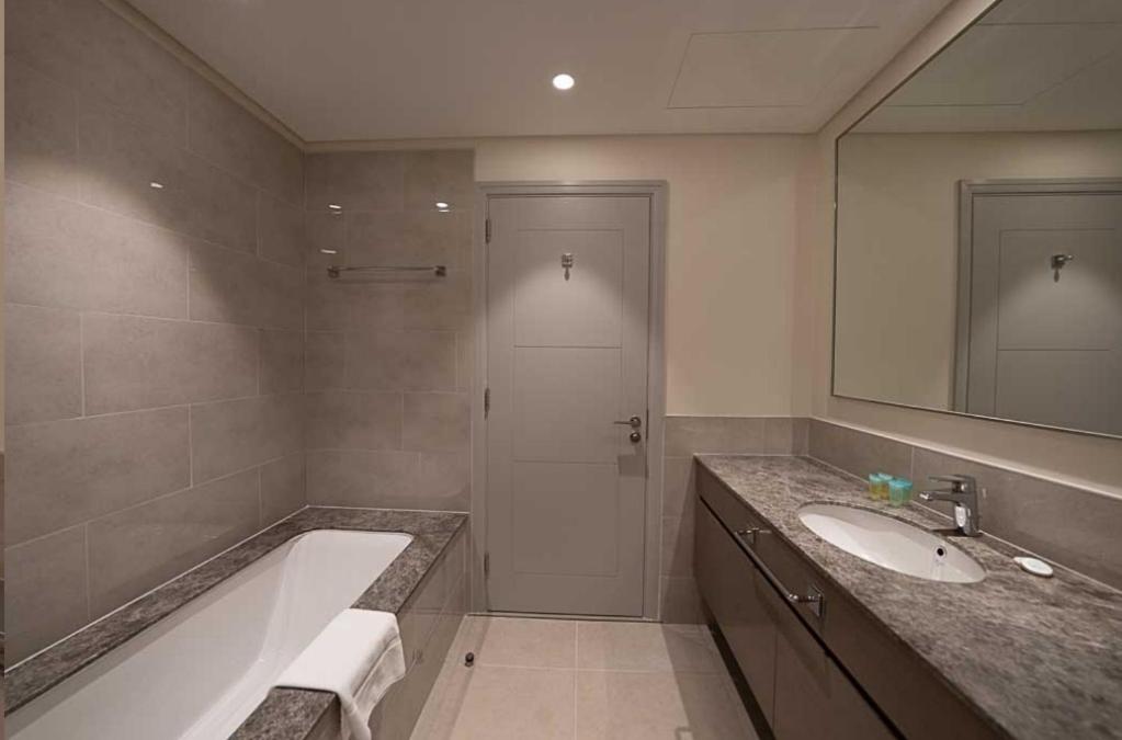 Oraya - Chic 2BR Apt in Downtown Dubai With City Views - 3