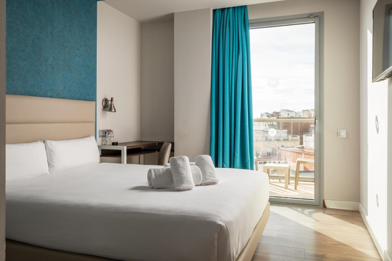 Arya Stadium Hotel - 4