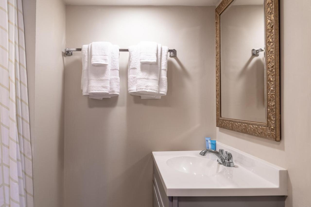 Sara Placid Inn & Suites — photo 2