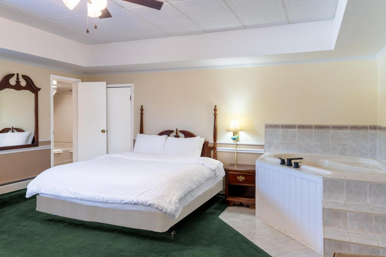 Sara Placid Inn & Suites — photo 17