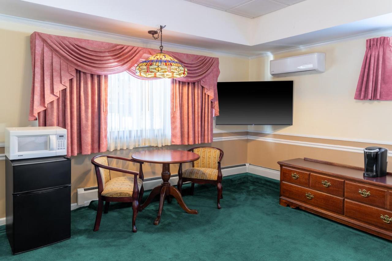 Sara Placid Inn & Suites — photo 18