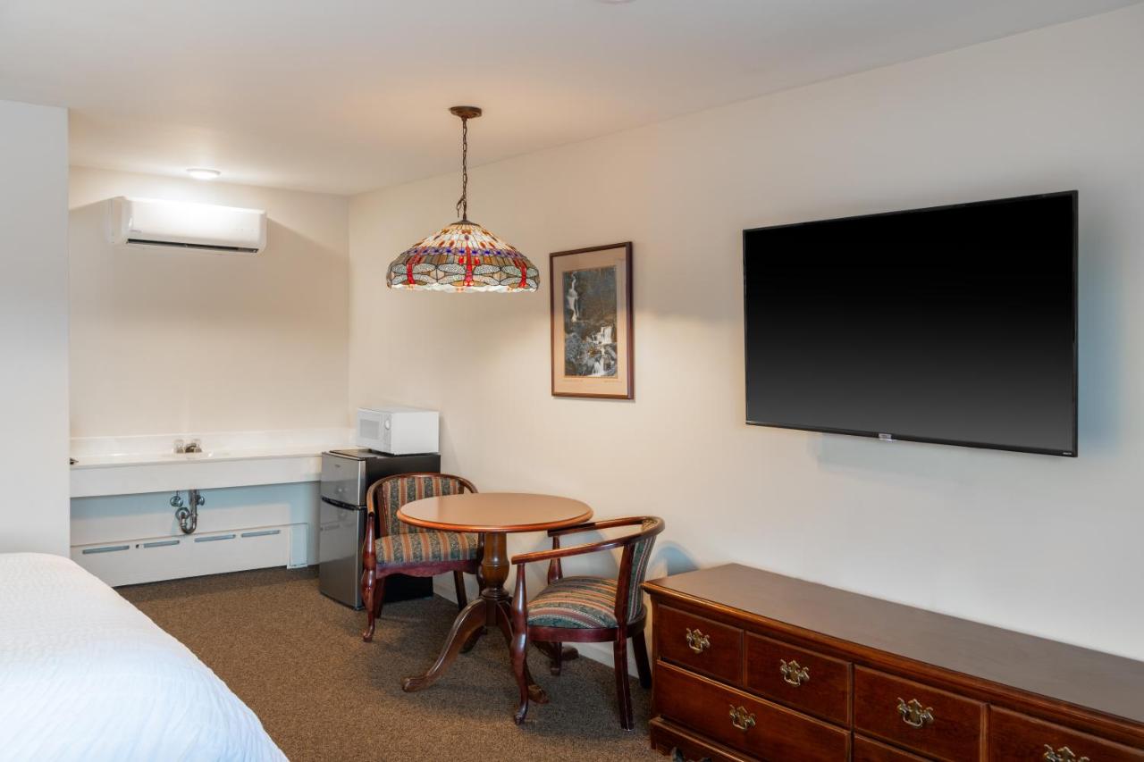 Sara Placid Inn & Suites — photo 20