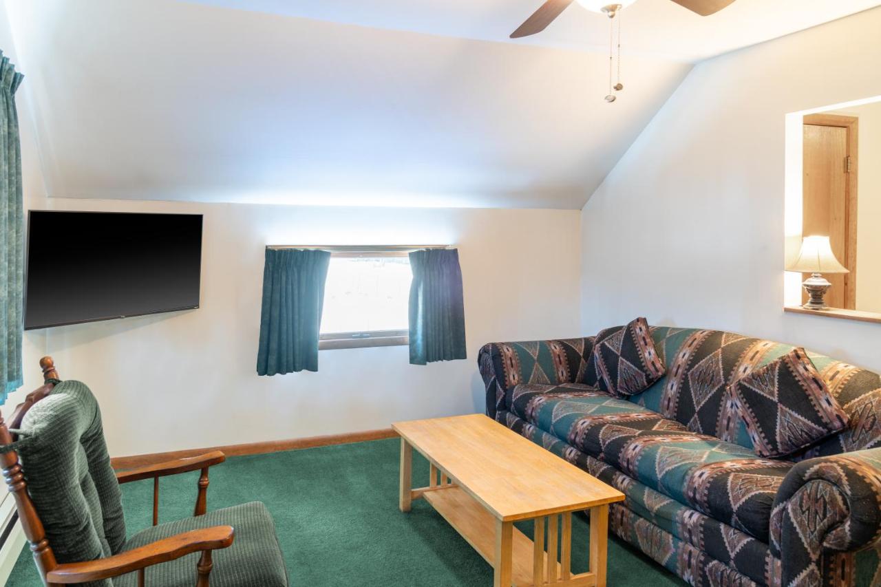 Sara Placid Inn & Suites — photo 22