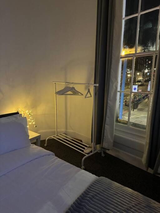 Room 2 • Double Bed in London King’s Cross - 2