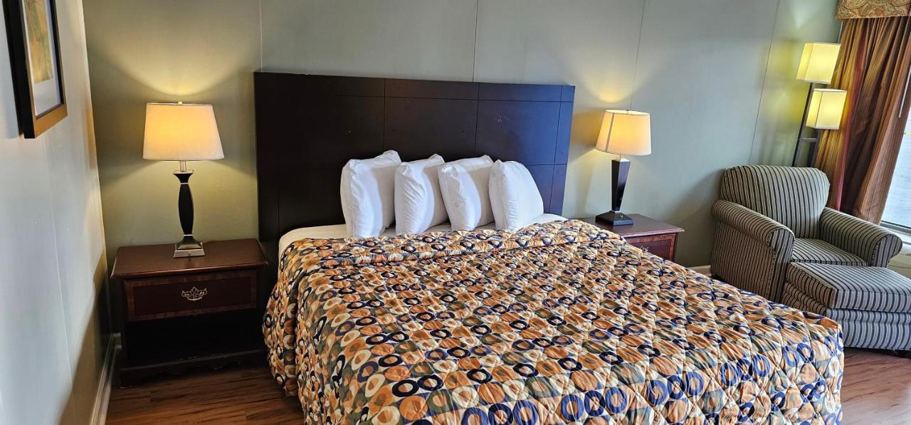 Astoria Hotel Danville West — photo 17