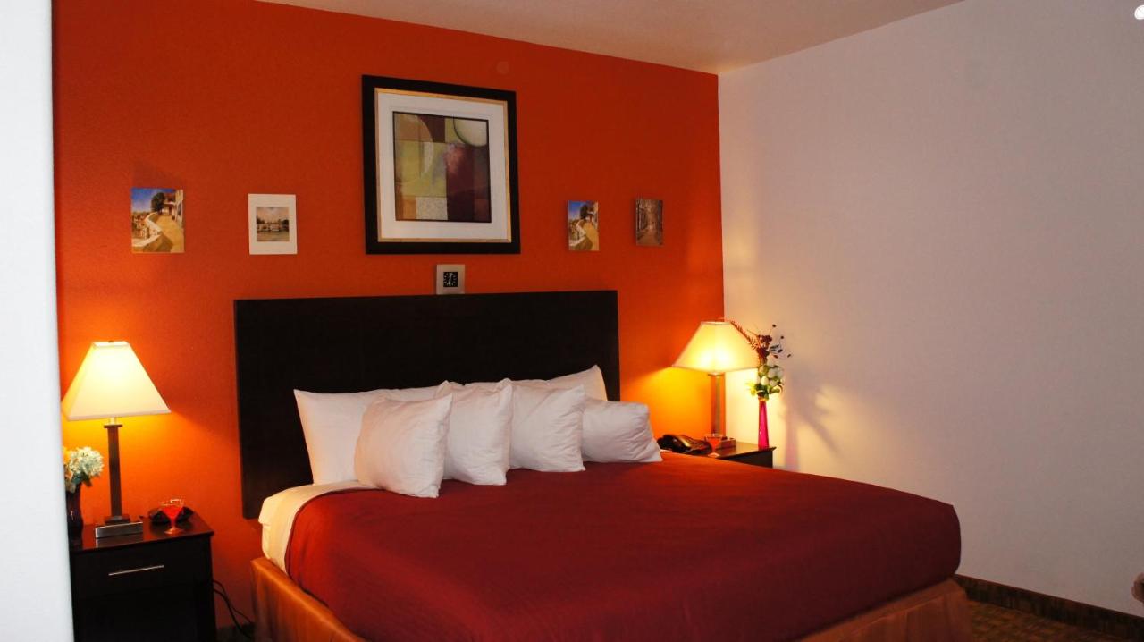 Lux Inn & Suites — photo 17