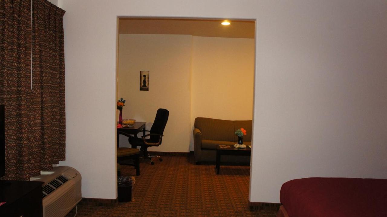 Lux Inn & Suites — photo 21