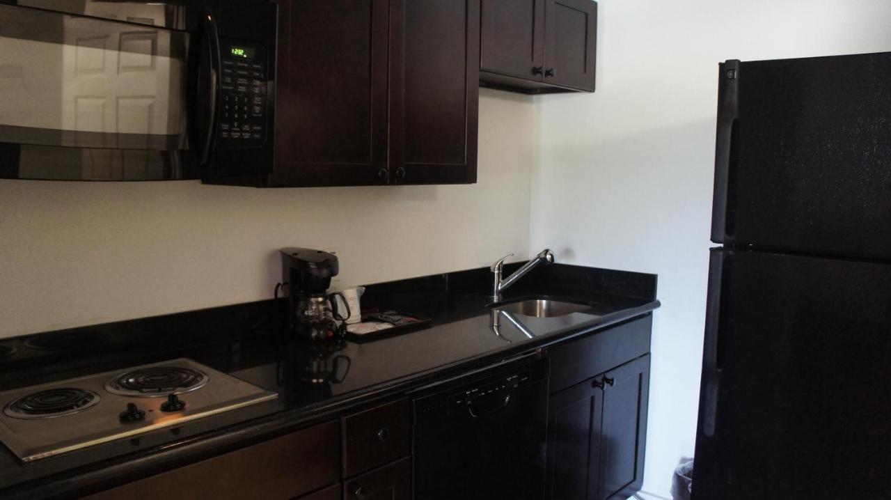 Lux Inn & Suites — photo 22