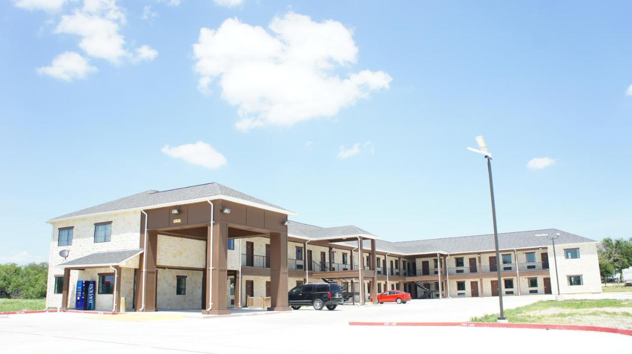 Lux Inn & Suites — photo 16