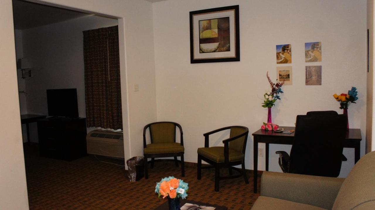 Lux Inn & Suites — photo 19