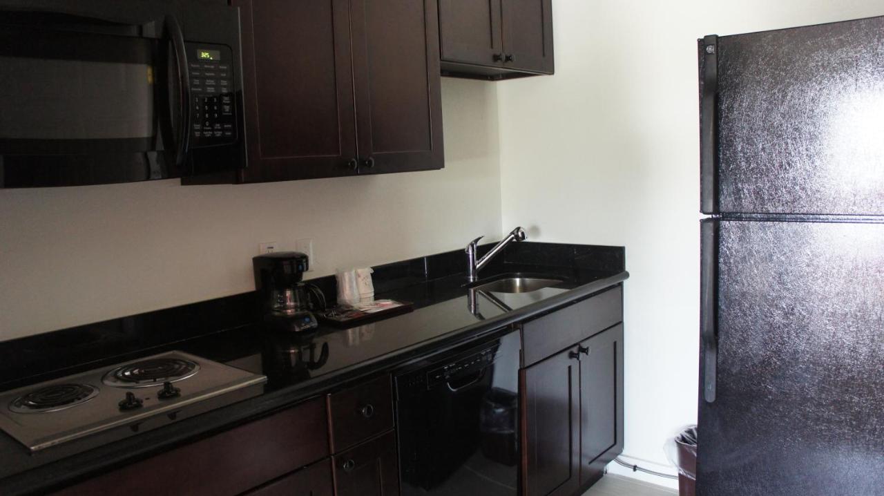 Lux Inn & Suites — photo 24