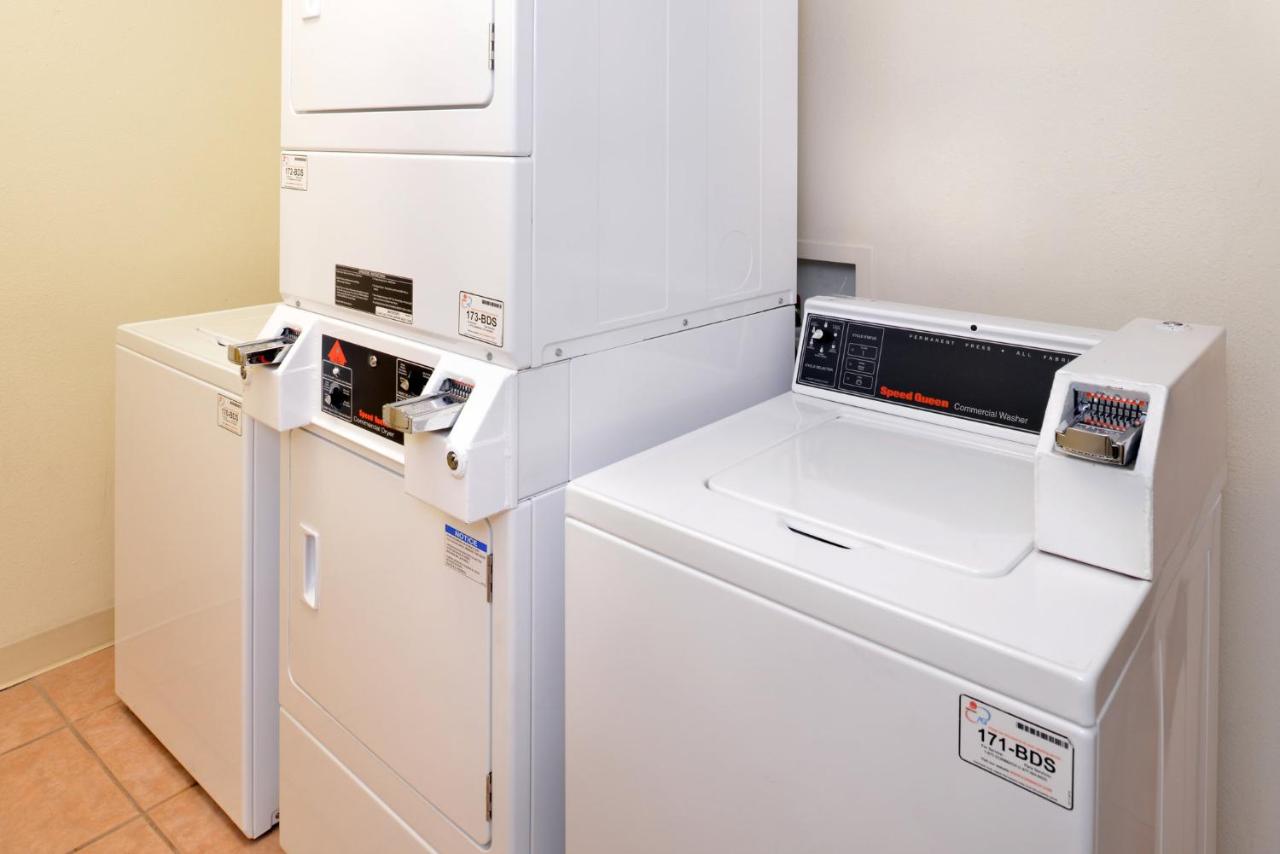 Holiday Inn Express & Suites Austin North Central by IHG - 2