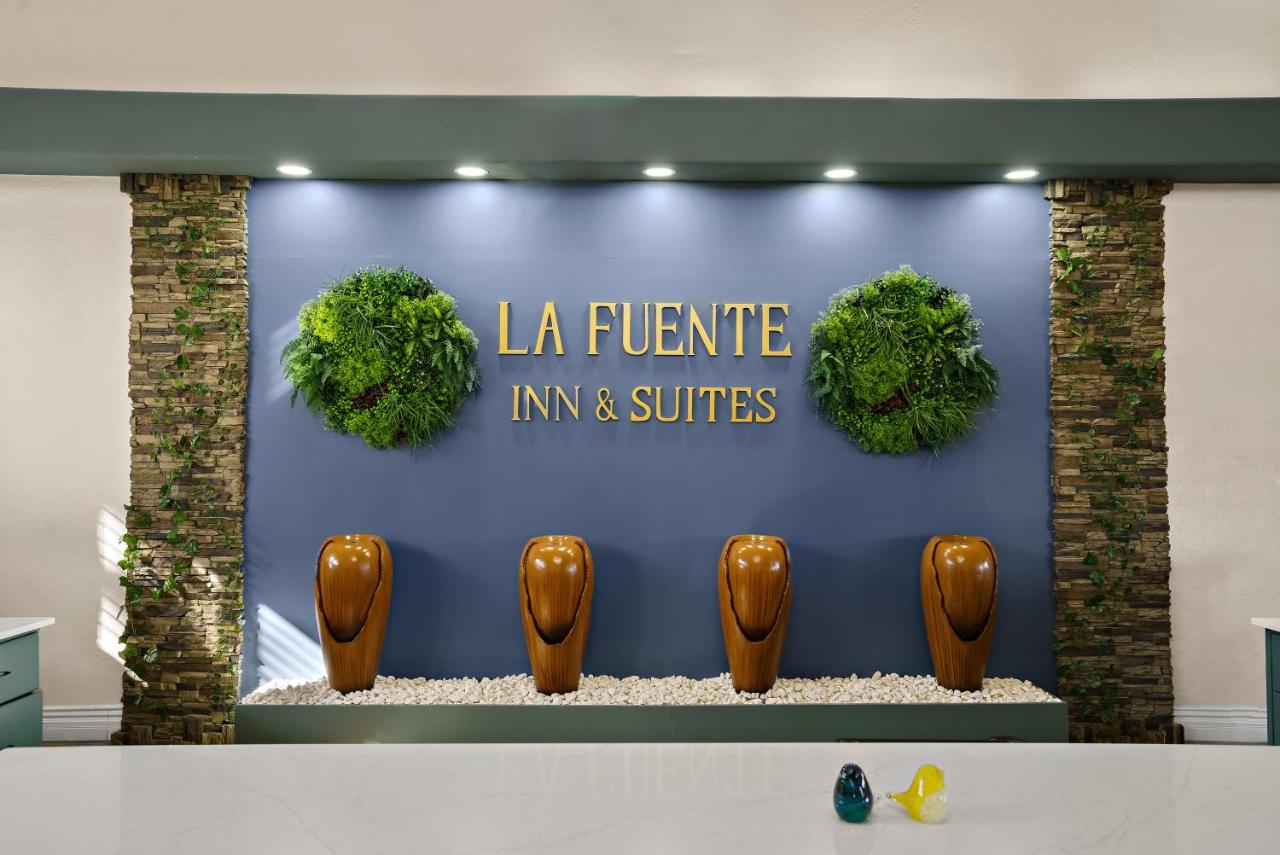 La Fuente Inn & Suites — photo 24