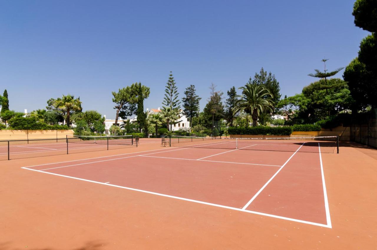 Tennis court: Alfagar Village