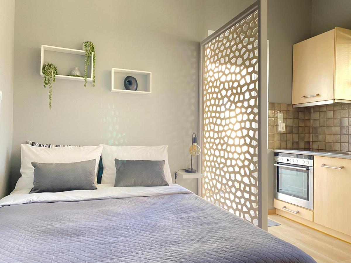 TINY LITTLE STUDIO - 5