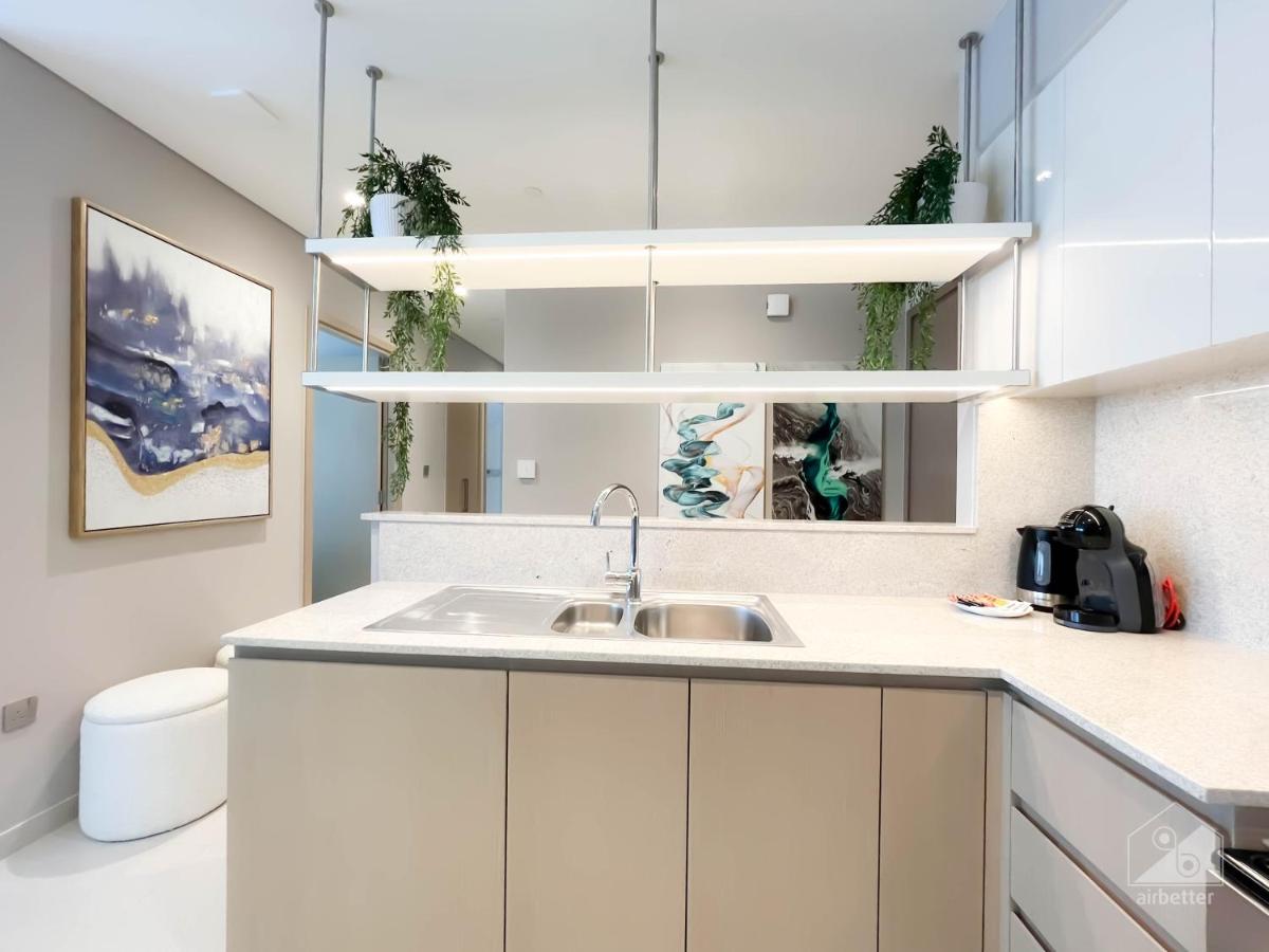 Luxury Burj Royale Apt Balcony Burj Khalifa View - 3