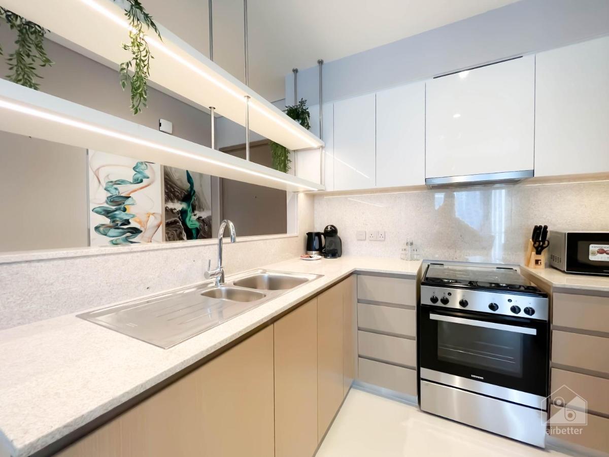 Luxury Burj Royale Apt Balcony Burj Khalifa View - 5