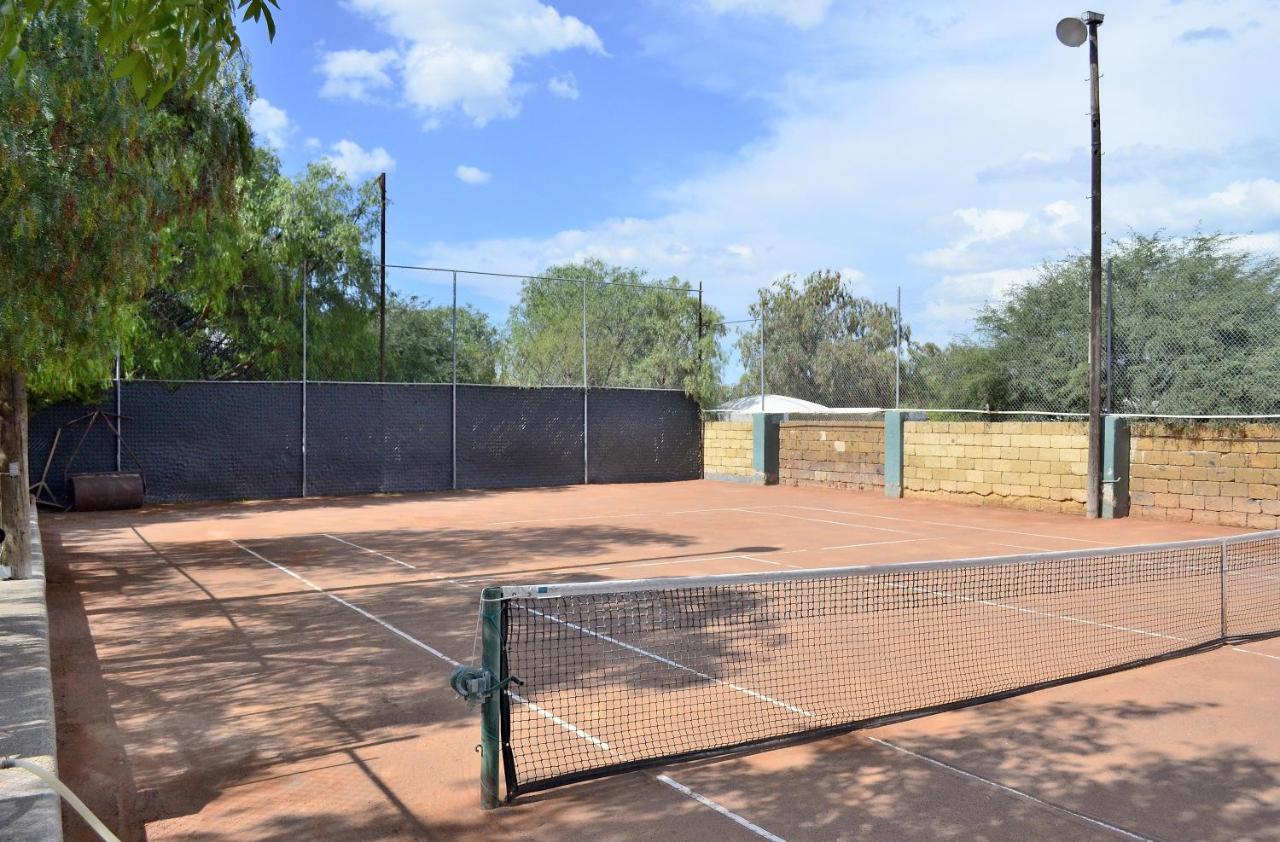 Tennis court: Rancho Labradores