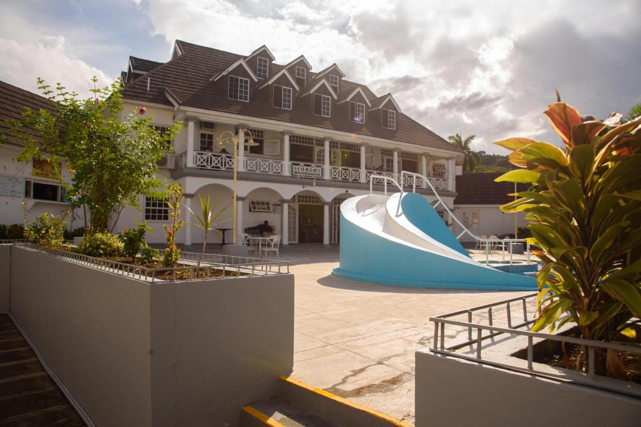 Czar's Oasis Apt B27 @ Ocho Rios - 5