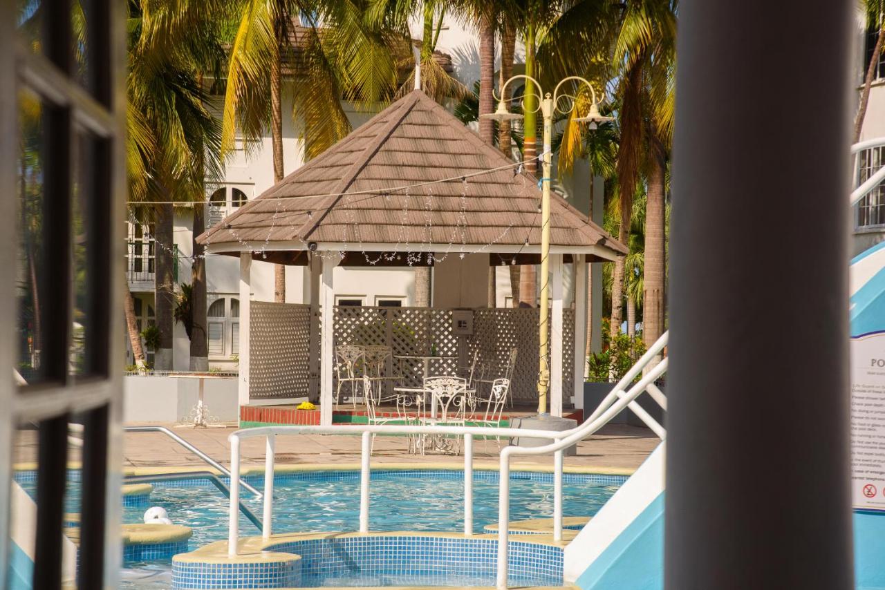 Czar's Oasis Apt B27 @ Ocho Rios - 3