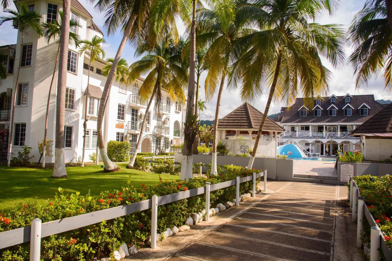 Czar's Oasis Apt B27 @ Ocho Rios - 4