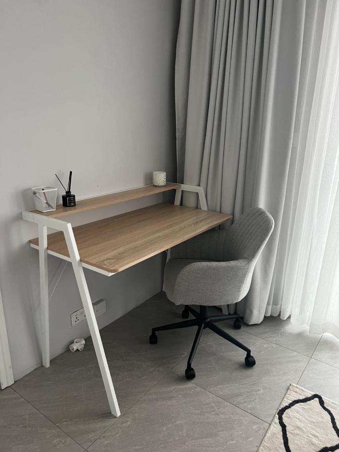 Top-Floor Modern 3BD Penthouse with Beautiful Mountain View Terrace - 5 min Walk to Beach - 2