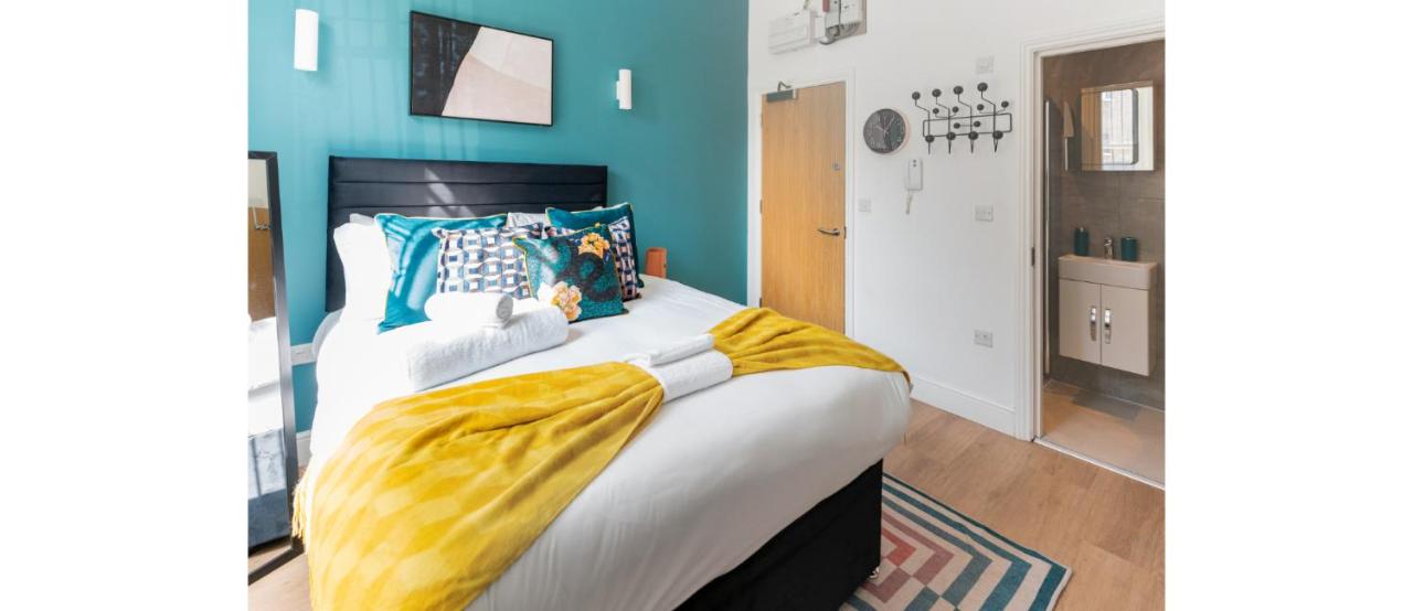 NEW: Bright & Stylish Perfect Studio for 2 - 5