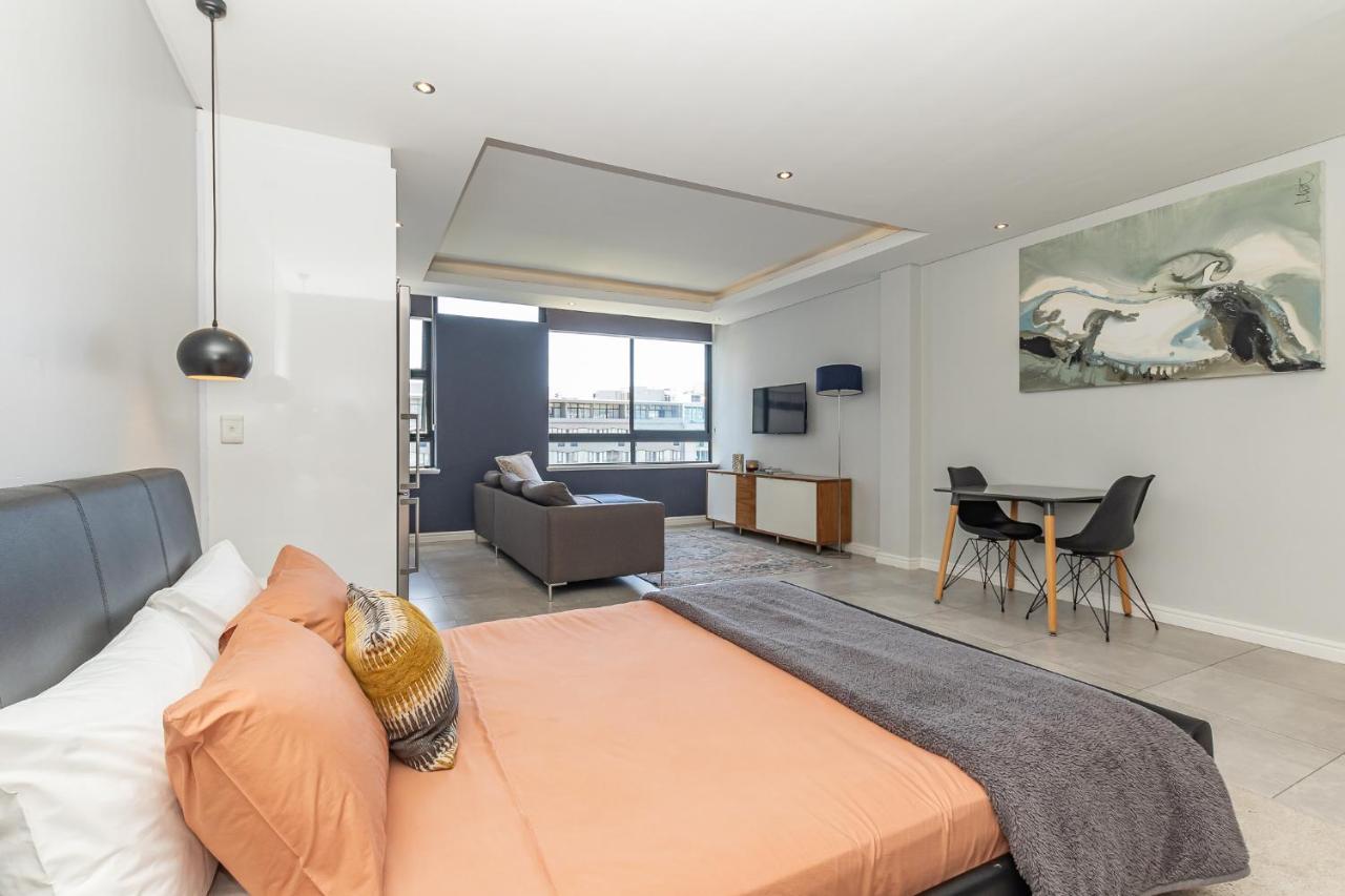 Chic Urban Oasis with character - 2