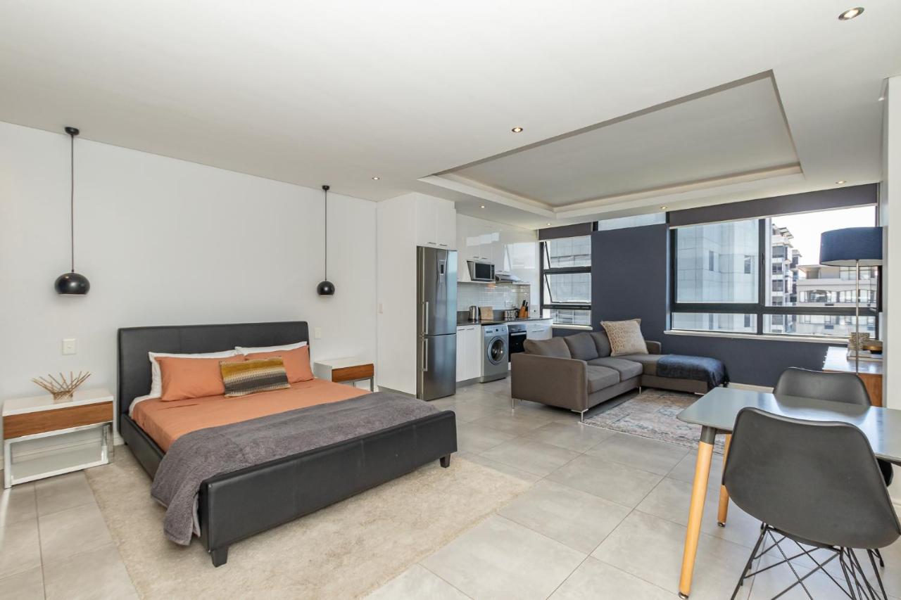 Chic Urban Oasis with character - 4