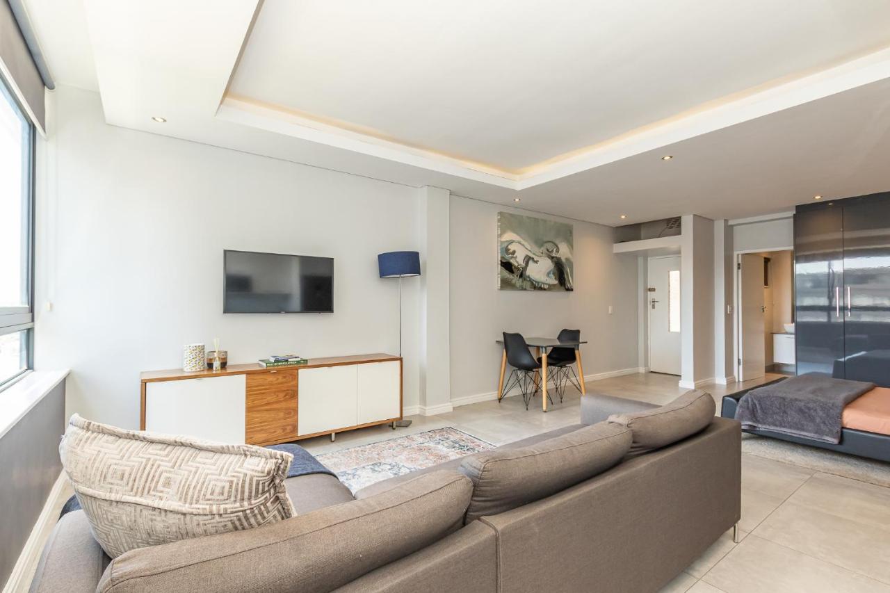 Chic Urban Oasis with character - 5