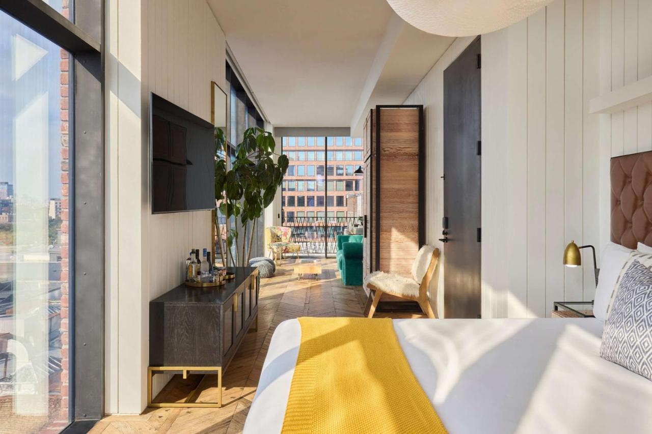 Arlo Williamsburg - 2