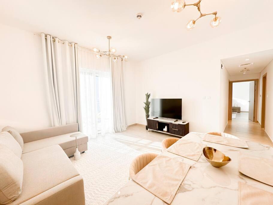 Vibrant 2BR Lake View withPool&Gym Access 430B1 - 5