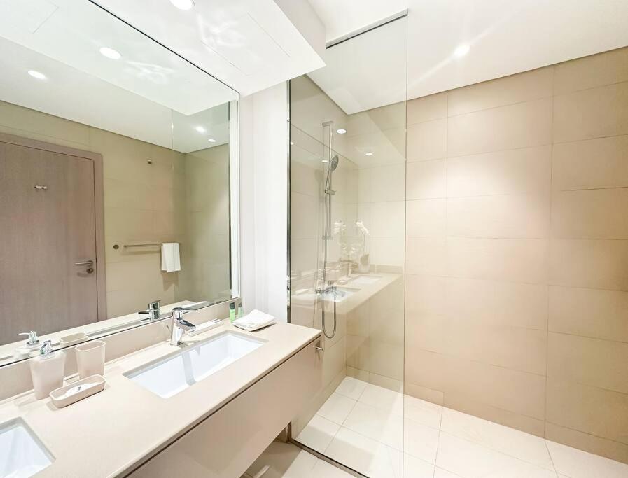 Vibrant 2BR Lake View withPool&Gym Access 430B1 - 3