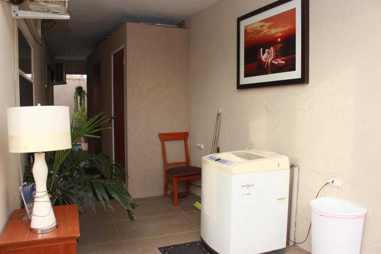 1 Bed Apartment Sleeps 2 - Pool Balcony Parking - 5