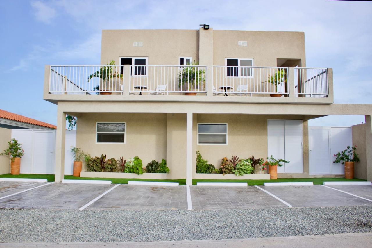 1 Bed Apartment Sleeps 2 - Pool Parking Pets