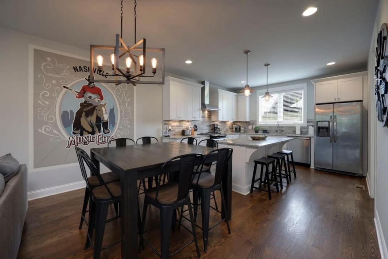 WeHo Nashville Home, Geodis Park, Mini-Golf, Arcade, 10min to Downtown! Sleeps 10! - 4