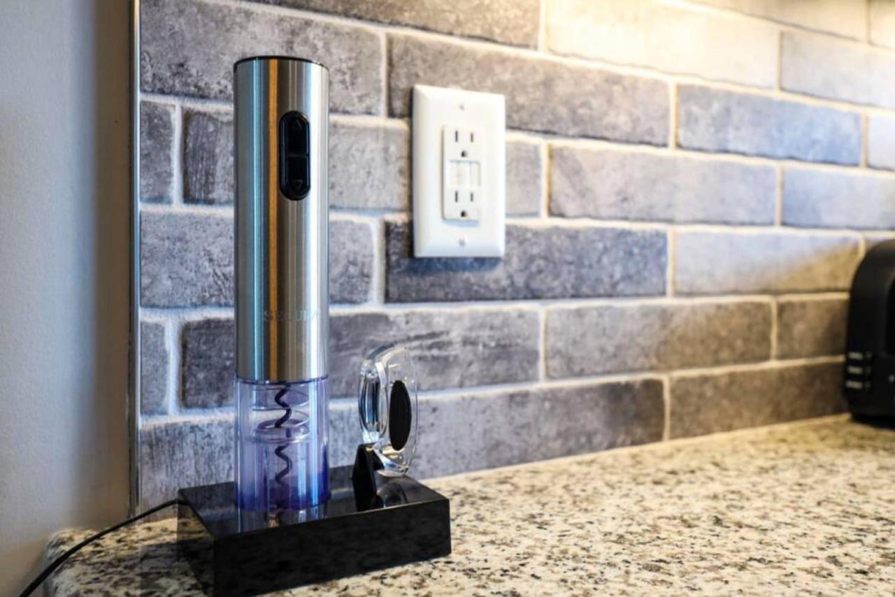 WeHo Nashville Home, Geodis Park, Mini-Golf, Arcade, 10min to Downtown! Sleeps 10! - 3