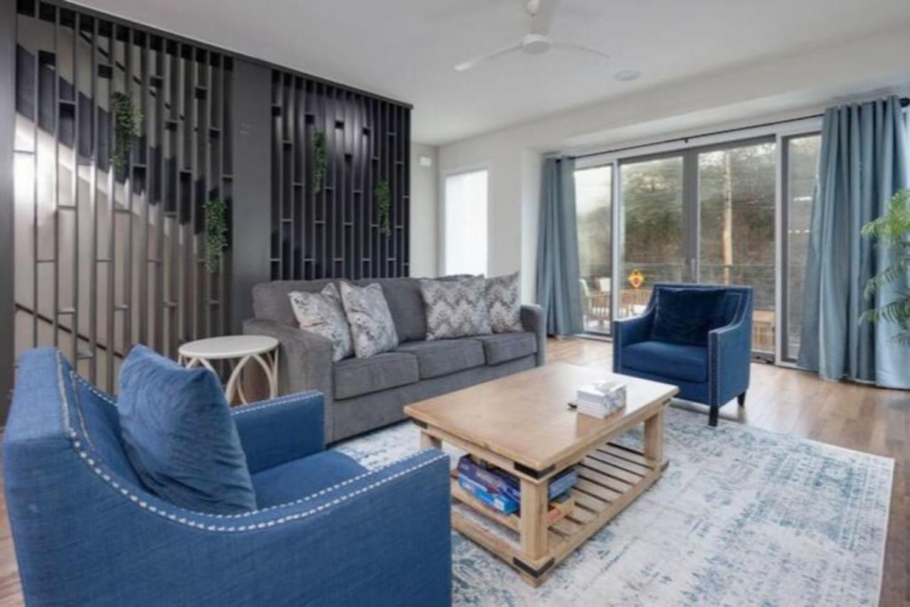 Modern Townhome, Large Game Room, 10min to Downtown! Sleeps 10! - 5